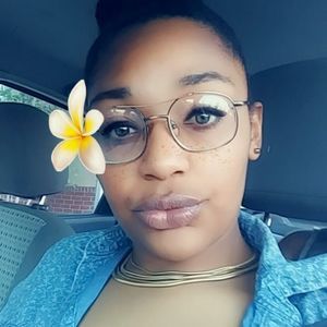 Meet your Posher, Monique